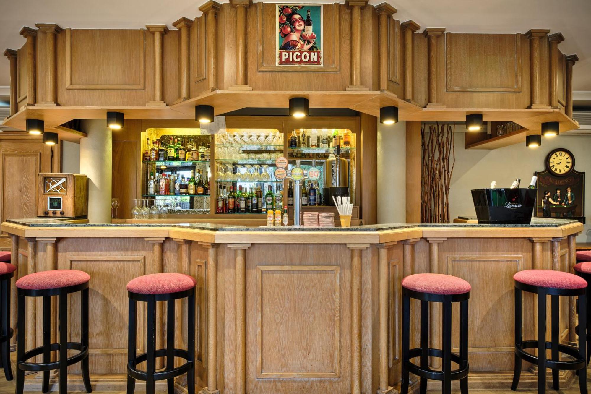 Hotel Restaurant Crystal Erstein Kültér fotó