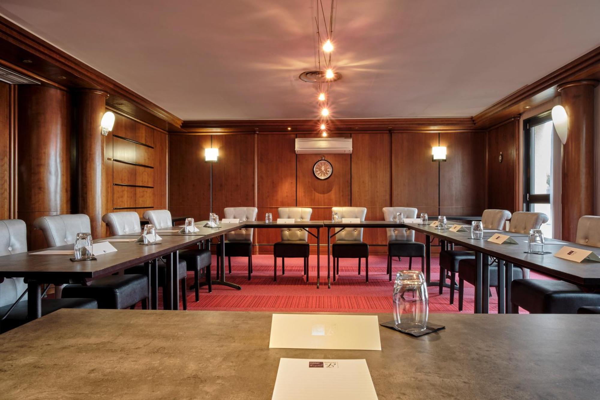 Hotel Restaurant Crystal Erstein Kültér fotó