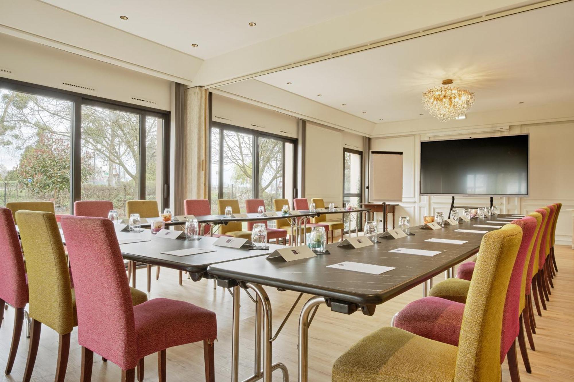 Hotel Restaurant Crystal Erstein Kültér fotó